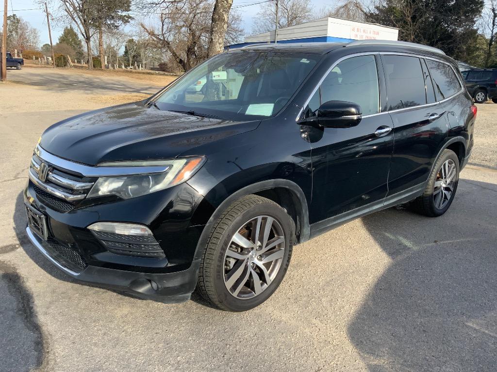 2016 Honda Pilot Elite's photo