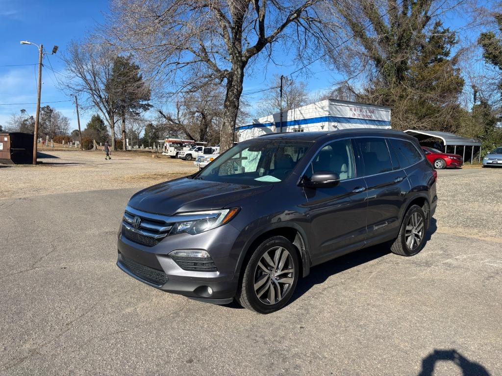2016 Honda Pilot Touring's photo