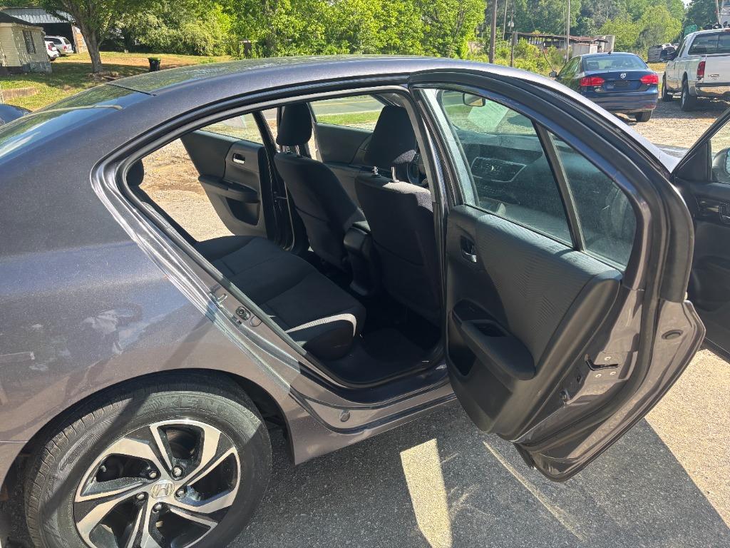 2016 Honda Accord LX - Photo 6